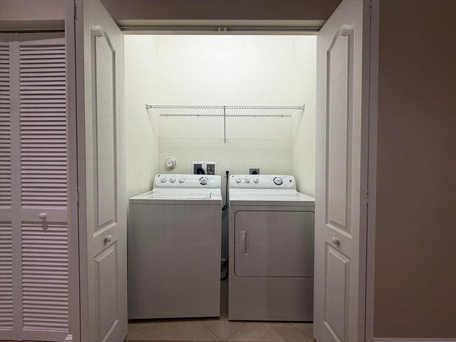 Building Photo - 9491 SW Merlin Ct