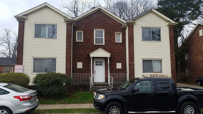 Building Photo - 1418 Park Dr