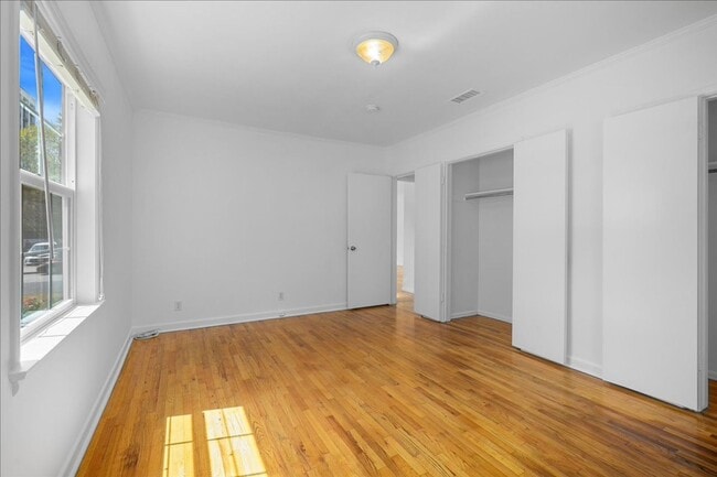 Building Photo - Corner lot home on a classic tree lined Beverly Hills street