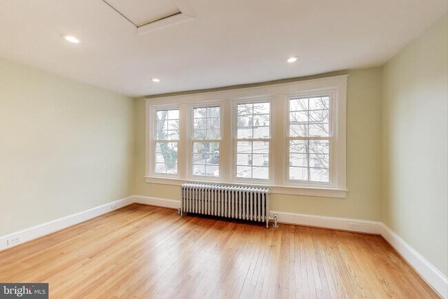 Building Photo - 628 Madison St NW