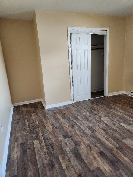 Building Photo - 4835 N Old Laurens Rd