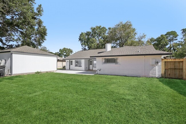 Building Photo - 15322 Torry Pines Rd