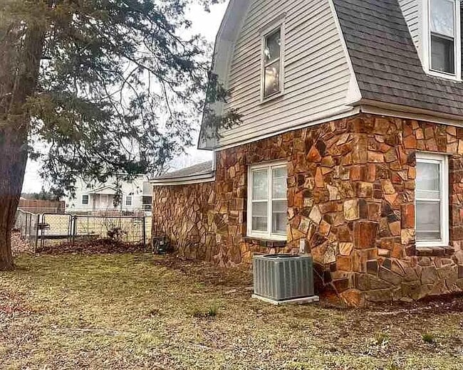 Building Photo - 521 S Cleveland Ave