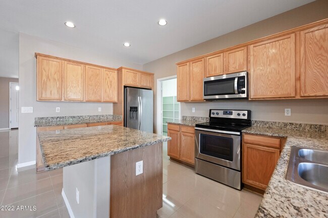 Building Photo - 2684 E Birchwood Pl