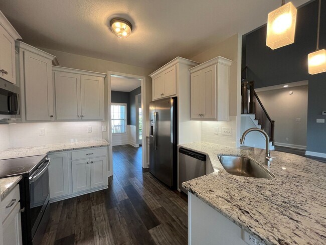 Building Photo - 557 Dexter Dr