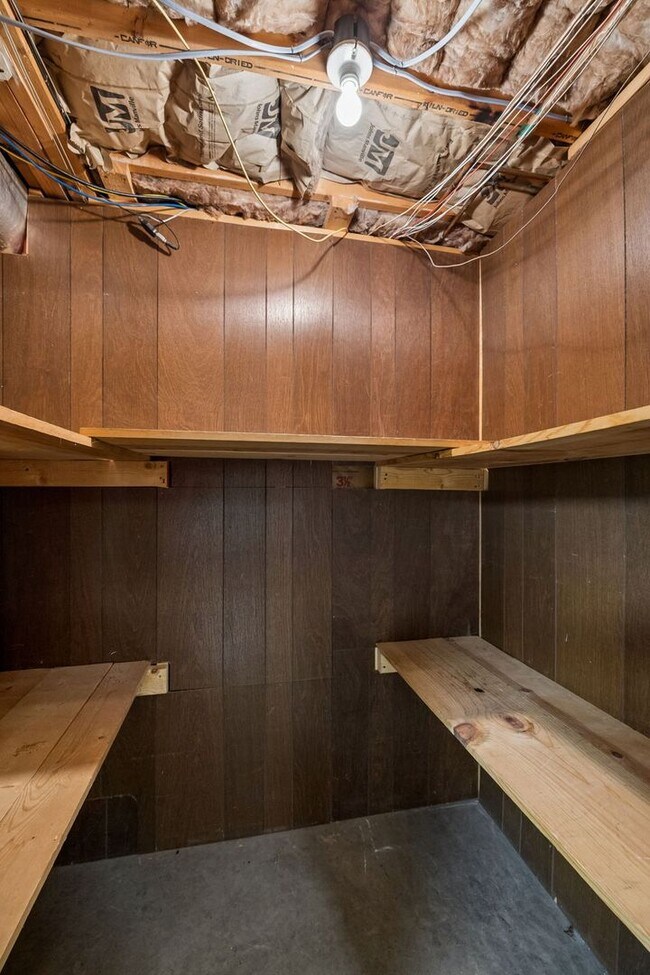 Building Photo - Pet Friendly Four Bedroom with Basement!