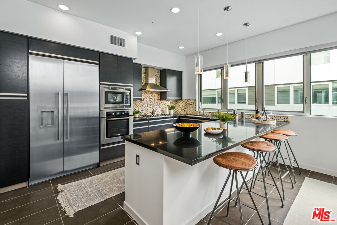 Building Photo - 310 Washington Blvd