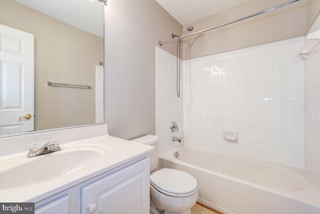 Building Photo - 6160 Cinnamon Ct