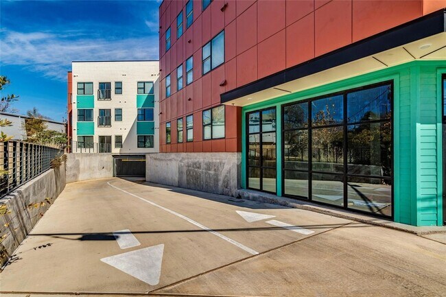 Building Photo - 3000 Duval St