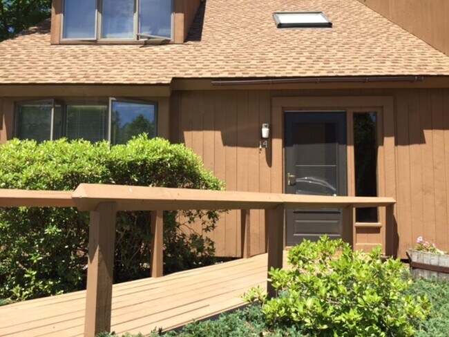 Building Photo - 14 Pioneer Point