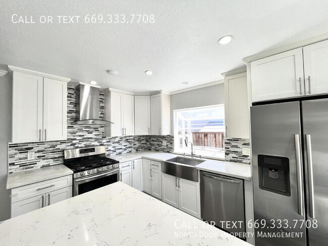 Building Photo - 3197 Bourgeois Way