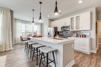 Building Photo - Bainbridge Market Commons