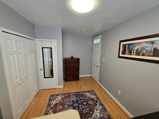 Building Photo - 411 Hobart Pl NW