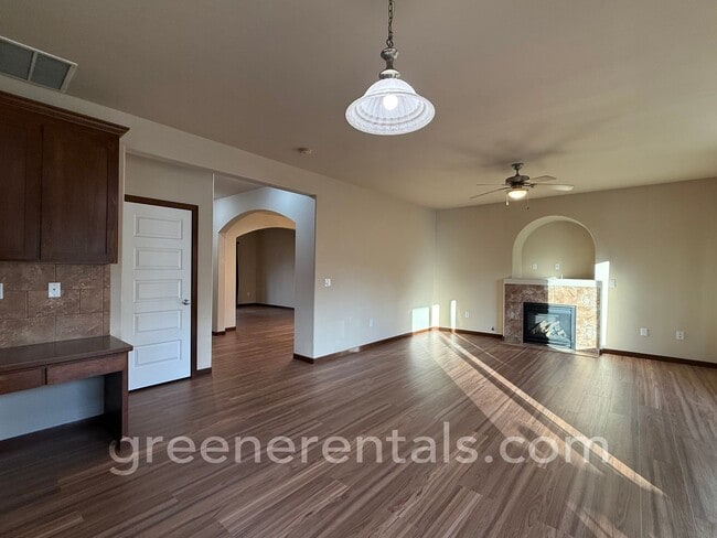 Building Photo - 4BR 2.5BA Home on Tumwater Hill