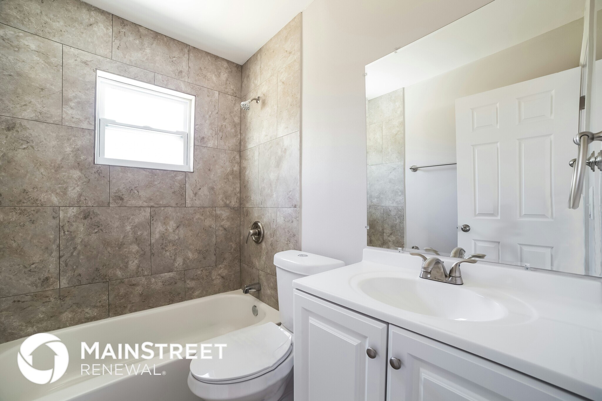 Building Photo - 2285 Kent St NE