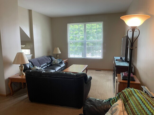 Building Photo - 255 S Oak Creek Ln