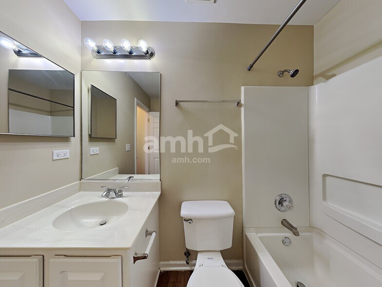 Building Photo - 2828 Sun Valley Dr