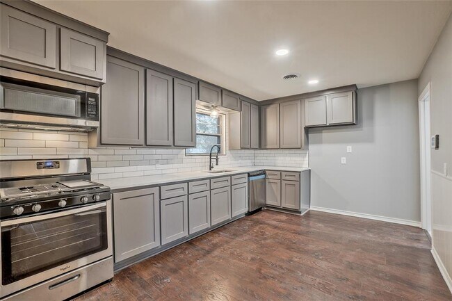 Building Photo - 2726 Crest Ridge Dr