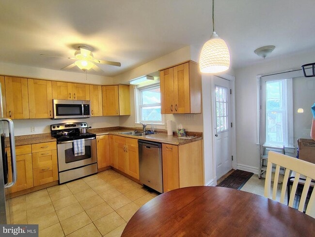 Building Photo - 518 Brunswick St