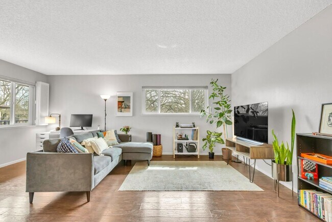 Building Photo - Two bedroom unit in North Davis