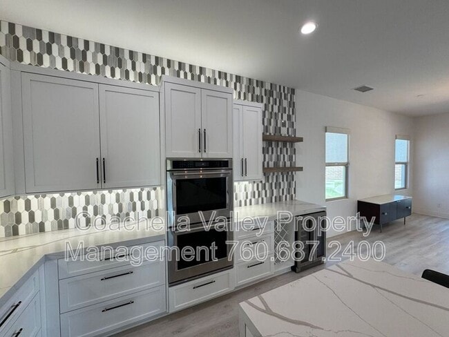 Building Photo - 74635 Tesla Dr