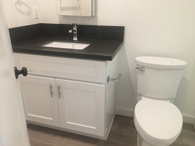 Building Photo - 1451-1451-1451-1452 Hornblend St