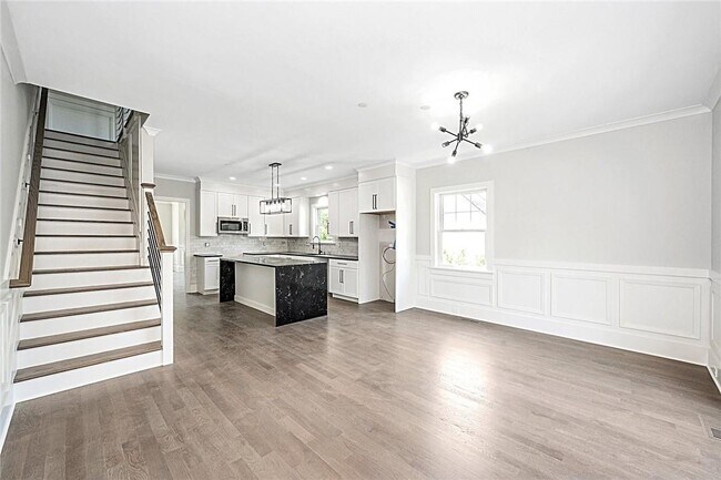 Building Photo - 10 Underhill Pl