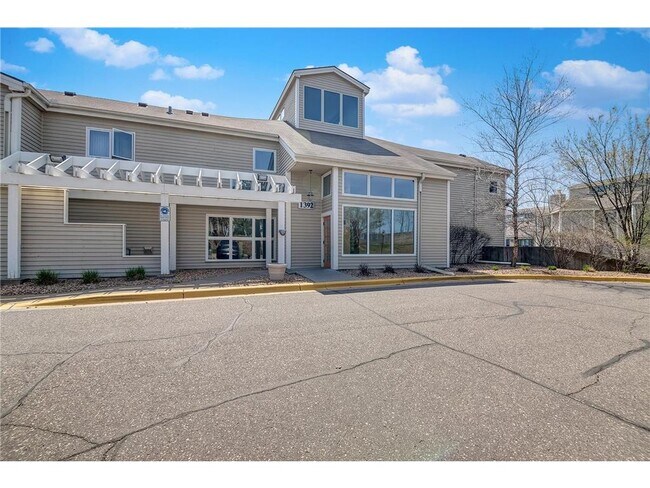 Building Photo - 1392 Carling Dr