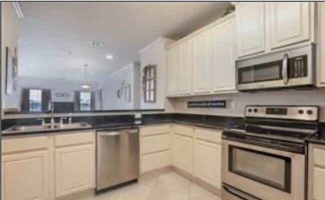 Building Photo - Furnished 3 bed, 3 bath Houndstooth Condo available Fall 26