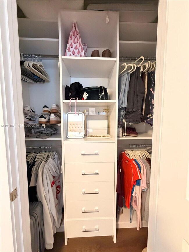 Building Photo - 7126 Rockwood Rd