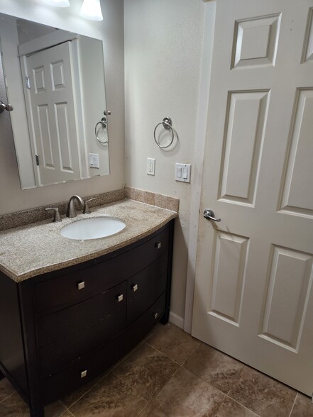 Hall bathroom - 1586 NE Grandhaven Dr