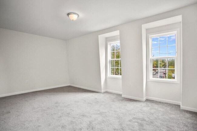 Building Photo - West Washington Townhomes