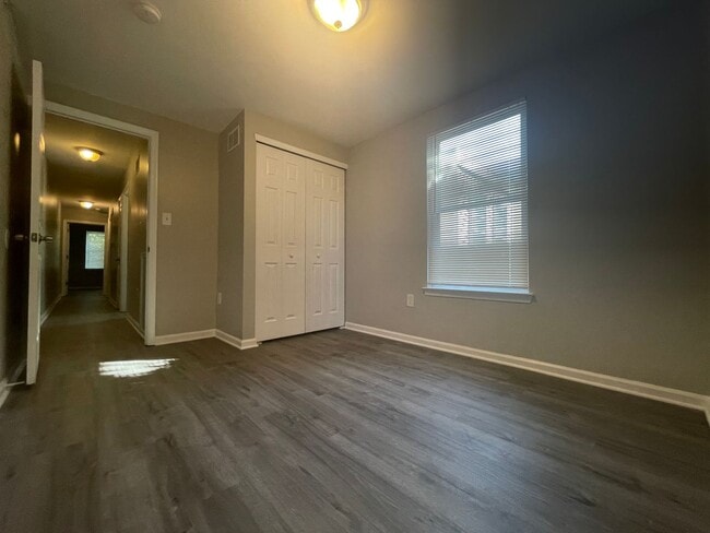 Building Photo - Newly Renovated 3 bed/1.5 bath in Waterfront South area of Camden!