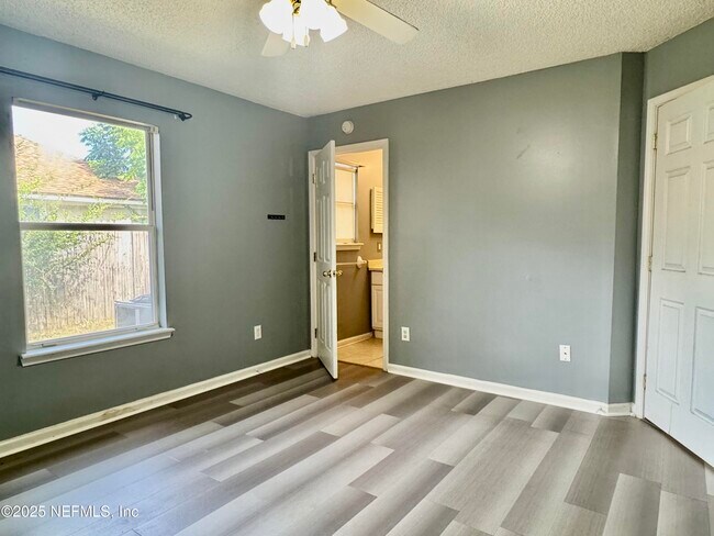 Building Photo - 11471 Mandarin Glen Cir W