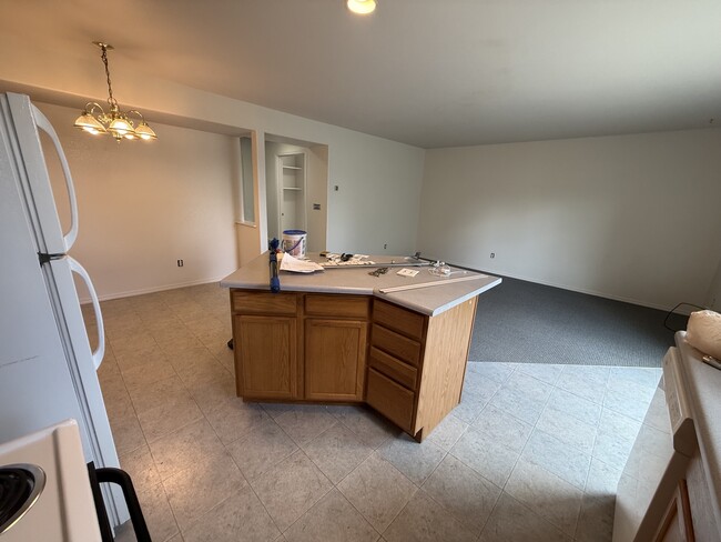 Building Photo - 913 Cardinal Dr