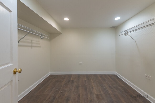Building Photo - 713 Mariners Point