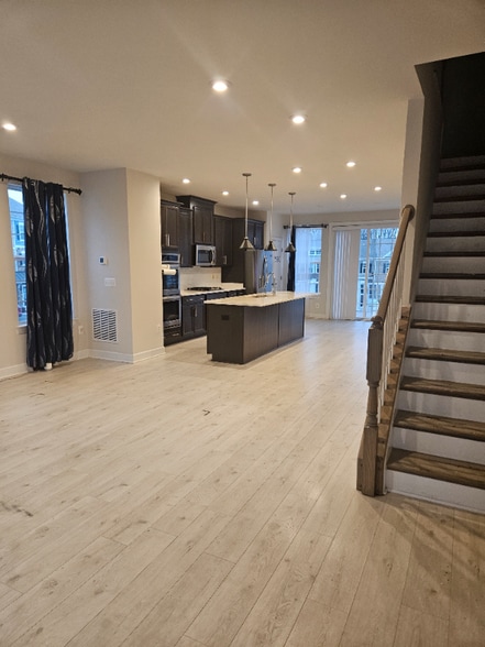 Building Photo - 6201 Quinns Creek Dr