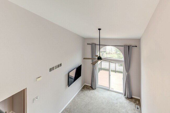Building Photo - Gorgeous Updated 3 Bed 3 Bath Home Garage