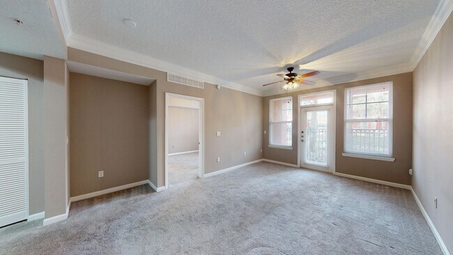 Building Photo - Nice condo for rent in the heart of the St...