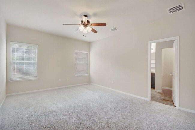 Building Photo - 421 Pentire Way