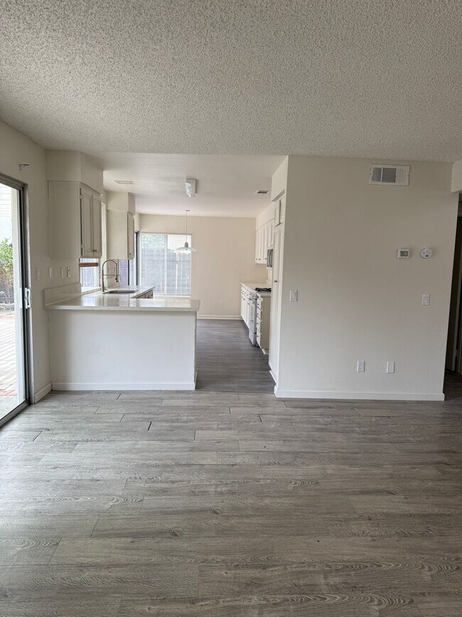 Building Photo - 23797 Lone Pine Dr