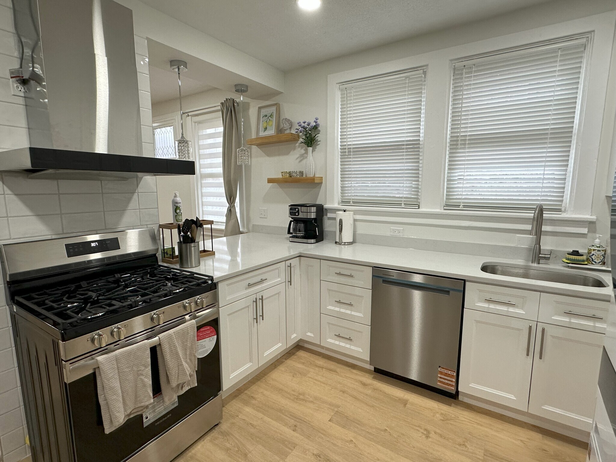 Building Photo - 5640 Beacon St