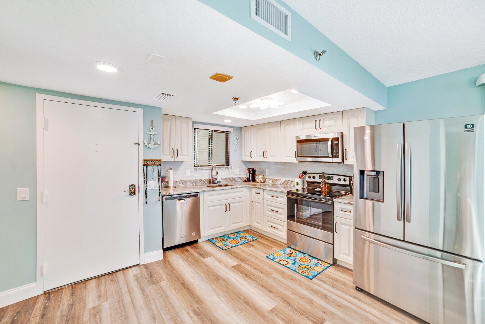 Building Photo - 6009 Sea Ranch Dr