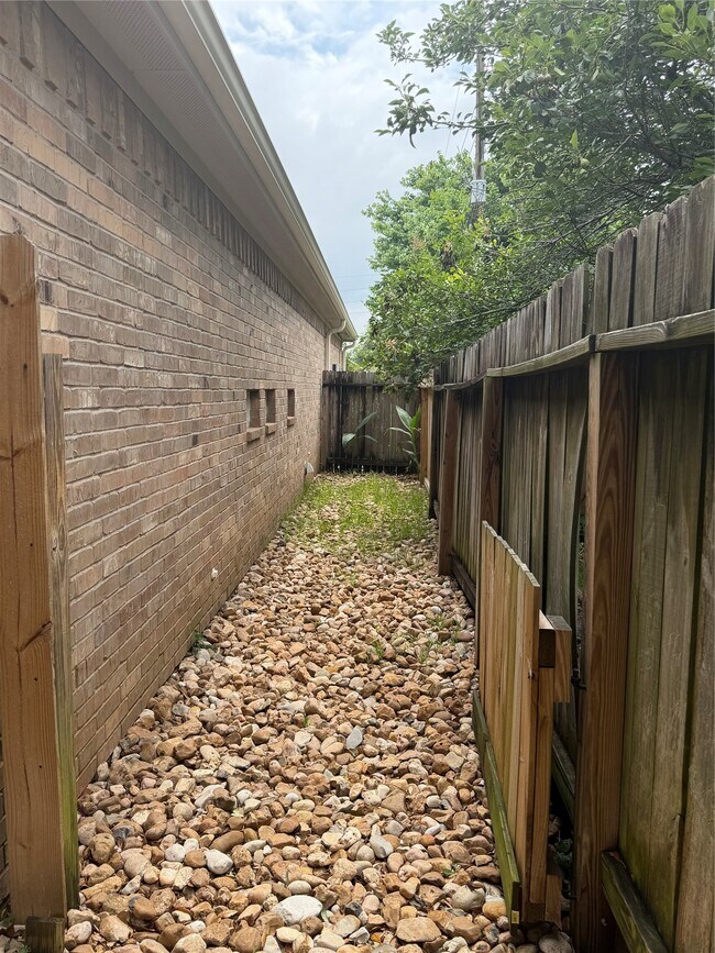 Building Photo - 903 Cascade Ridge