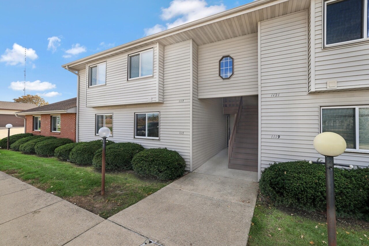 Building Photo - 1115 Laura Dr