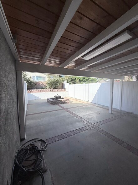 Building Photo - 11130 Canby Ave