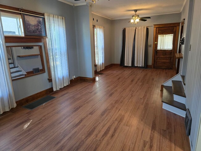 Building Photo - $1,600 - 3 Bedroom 2.5 Bath Home