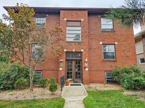 Building Photo - 5819 E Washington St