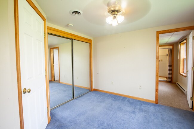 Building Photo - 201 Farview Rd