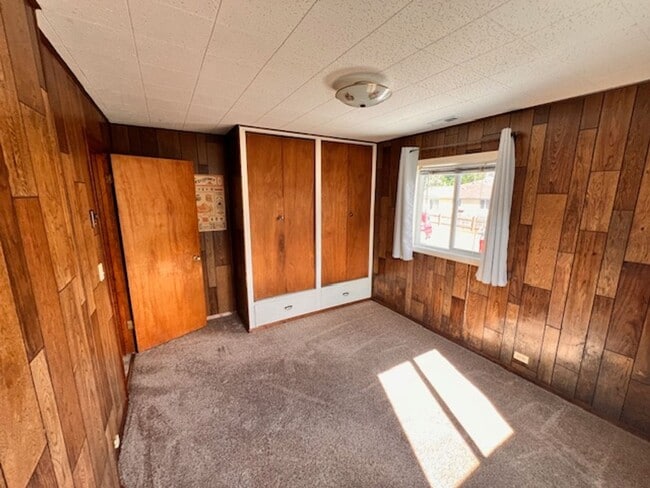 Building Photo - 2164
